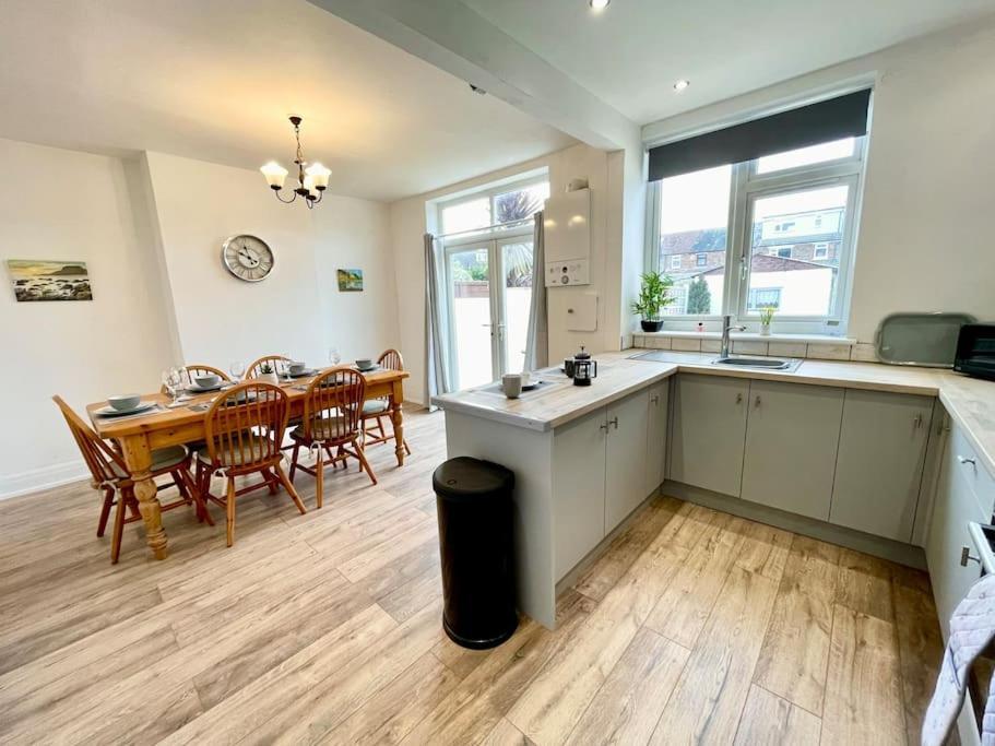 Portsmouth 3 Bedroom Getaway, Sleeps 6 Экстерьер фото