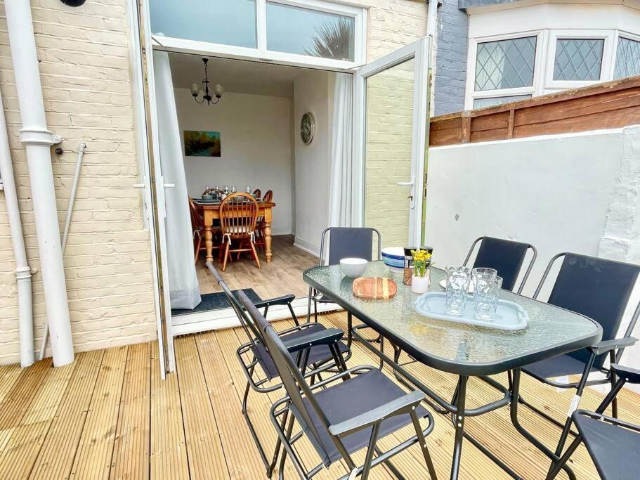 Portsmouth 3 Bedroom Getaway, Sleeps 6 Экстерьер фото