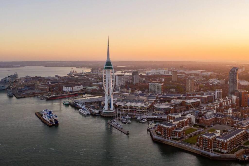 Portsmouth 3 Bedroom Getaway, Sleeps 6 Экстерьер фото