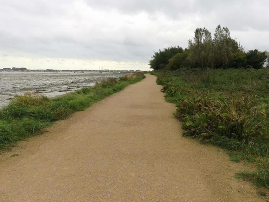Portsmouth 3 Bedroom Getaway, Sleeps 6 Экстерьер фото